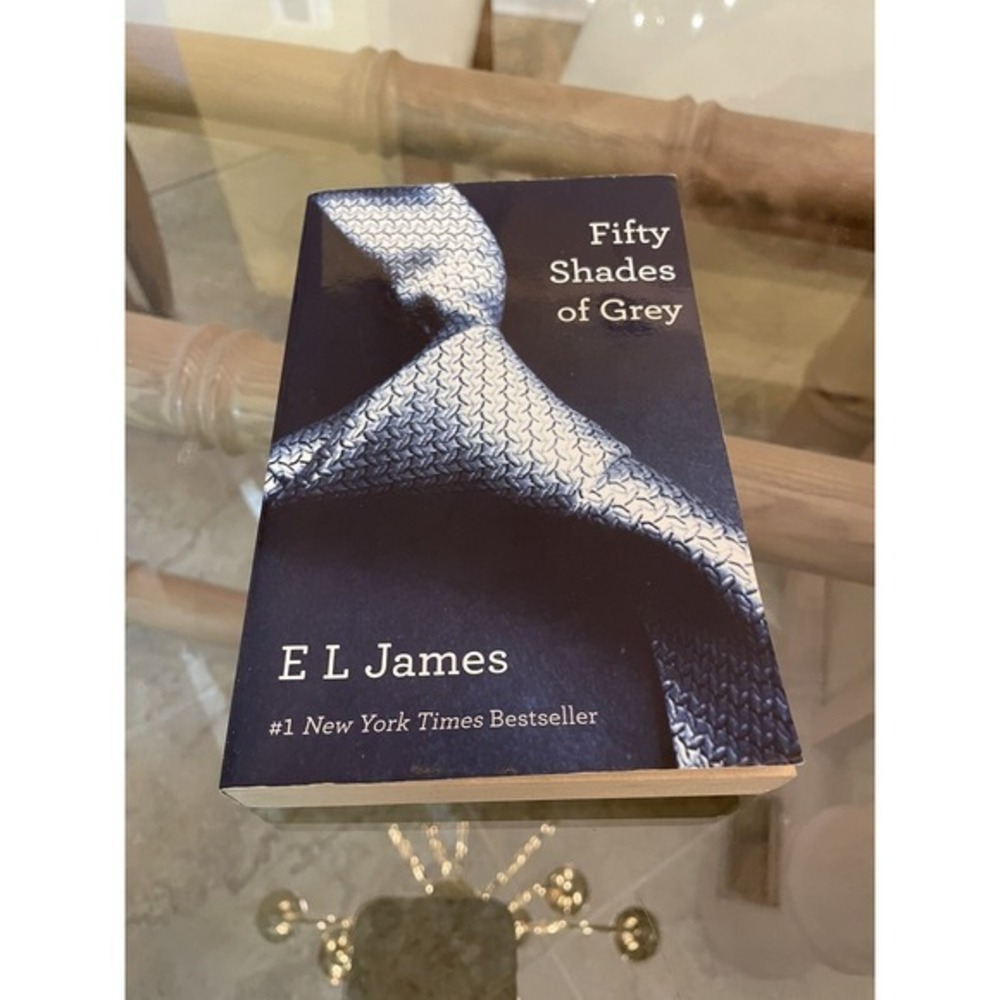 Fifty Shades of Grey : Book One of the Fifty Shades Trilogy by E. L. James...